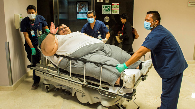 Mexique: l'homme le plus gros du monde va être opéré. Photos